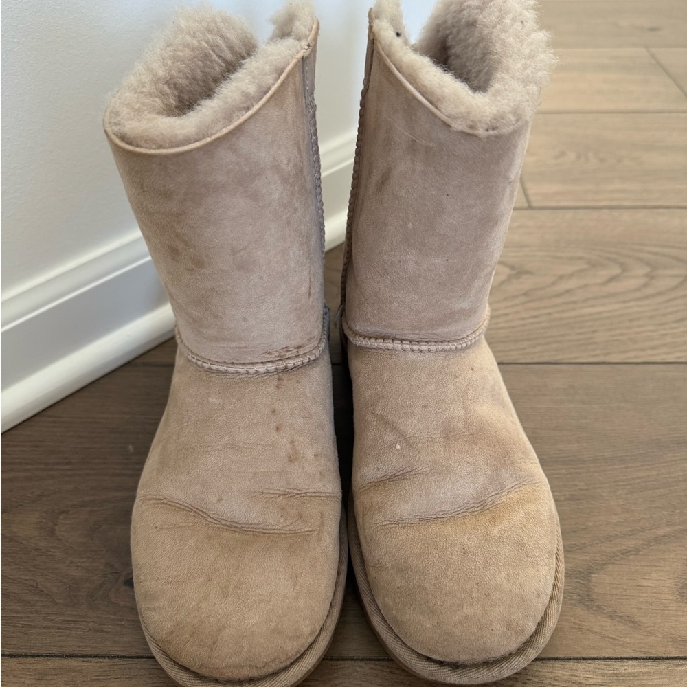 UGG Cream Short Boots - Picture 4 of 7